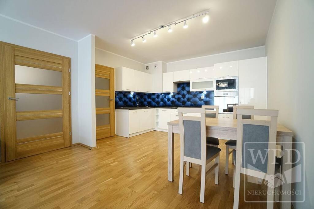 Big Apartment - Old Town - 3 Rooms - Private Parking Breslavia Exterior foto